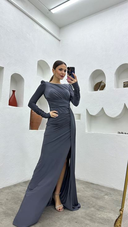 فستان سهرة رمادي مكشكش ومنسدل