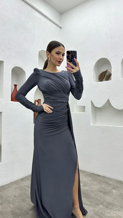 فستان سهرة رمادي مكشكش ومنسدل