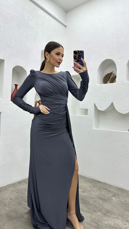 فستان سهرة رمادي مكشكش ومنسدل