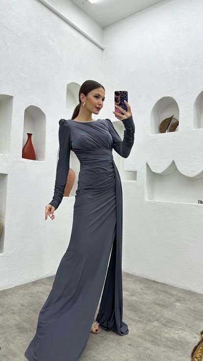 فستان سهرة رمادي مكشكش ومنسدل