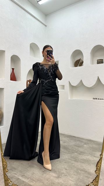 Robe de soirée en satin à cordon brodé noir
