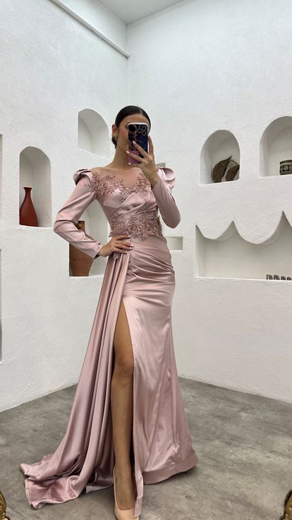 Pudra İşlemeli Drapeli Büzgülü Saten Abiye Elbise