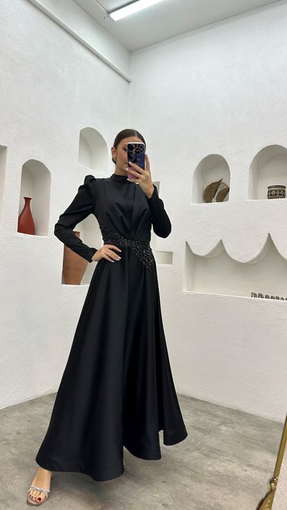 Siyah Beli İşlemeli Saten Tesettür Abiye