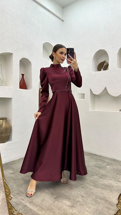 Bordo İşlemeli Saten Tesettür Abiye