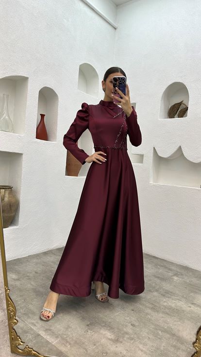 Bordo İşlemeli Saten Tesettür Abiye