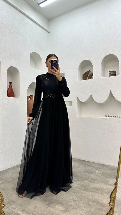 Siyah İşlemeli Tül Tesettür Abiye