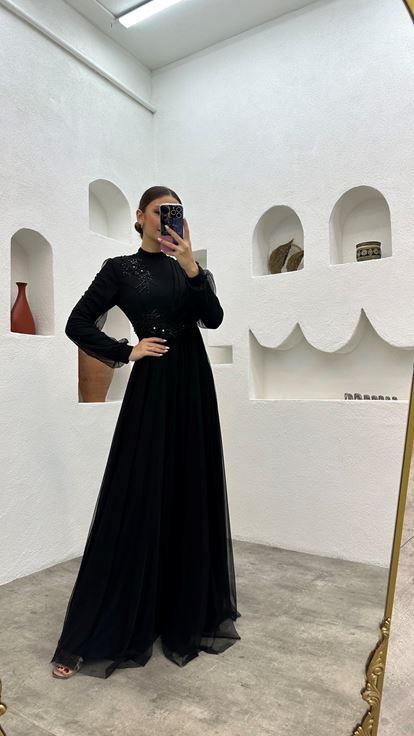 Siyah İşlemeli Tül Tesettür Abiye