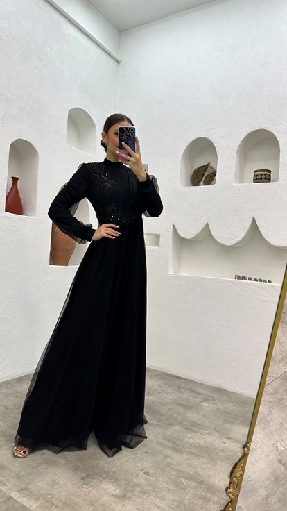 Siyah İşlemeli Tül Tesettür Abiye