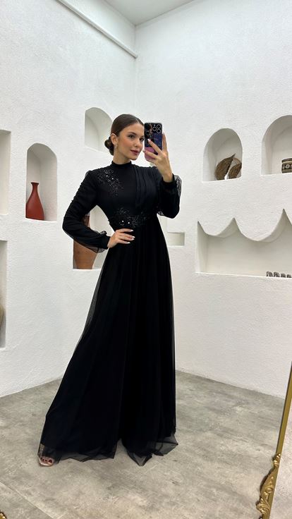 Siyah İşlemeli Tül Tesettür Abiye