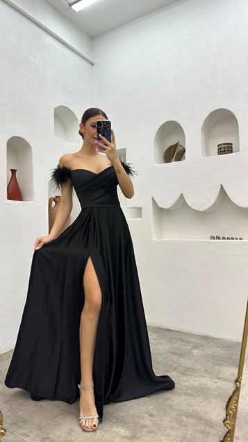 Détail Plume Noire Drapé Drapé Satin Robe de soirée