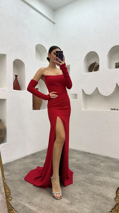 Kırmızı Kol Detay Straplez Abiye Elbise