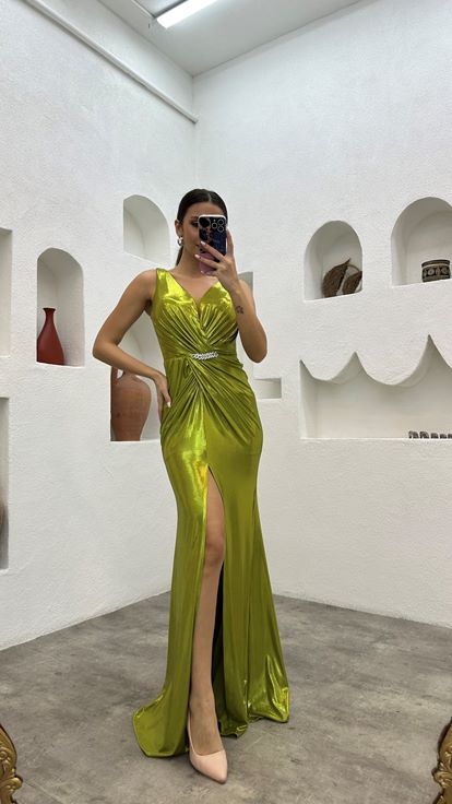 Yeşil Beli Broş Detay Saten Abiye Elbise