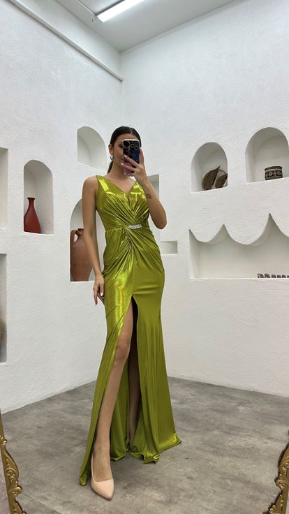 Yeşil Beli Broş Detay Saten Abiye Elbise