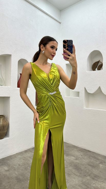Yeşil Beli Broş Detay Saten Abiye Elbise
