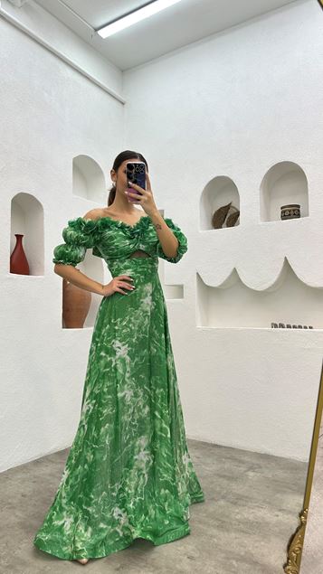Vestido de noche estampado con volantes con correa de cuerda verde