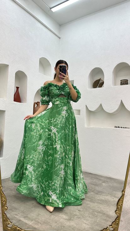 Yeşil İp Askılı Volanlı Desenli Abiye Elbise