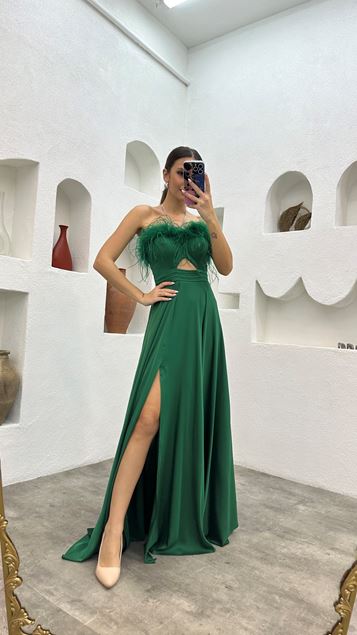 Robe de soirée en satin drapé à plumes drapée de corde verte