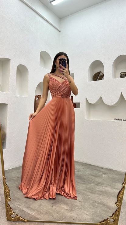 Cinghie Di Salmone Abiti Da Sera İn Raso Ricamato