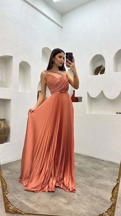 Cinghie Di Salmone Abiti Da Sera İn Raso Ricamato