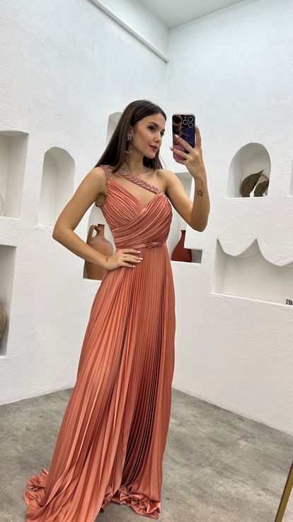 Cinghie Di Salmone Abiti Da Sera İn Raso Ricamato