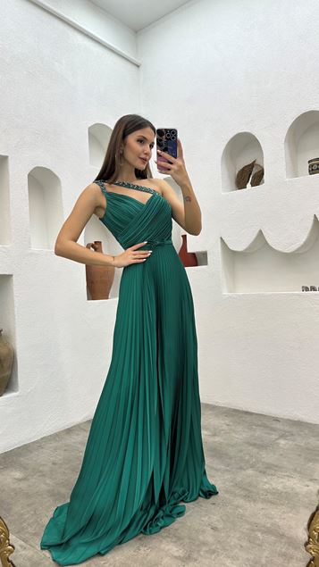 Smaragdgrünes trägerloses besticktes plissiertes Satin Abendkleid