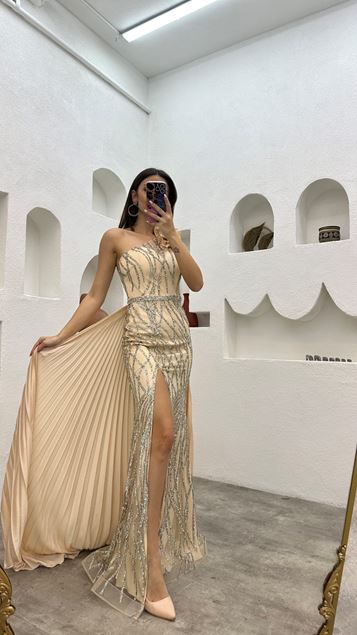 Abito Da Sera Ricamato A Volano A Spalla Singola Beige