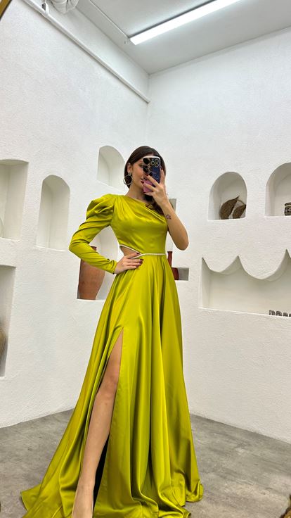 فستان سهرة ساتان أصفر بخصر واحد