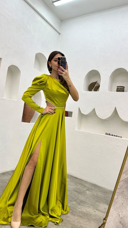 فستان سهرة ساتان أصفر بخصر واحد
