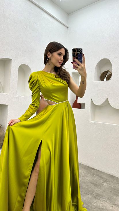 فستان سهرة ساتان أصفر بخصر واحد
