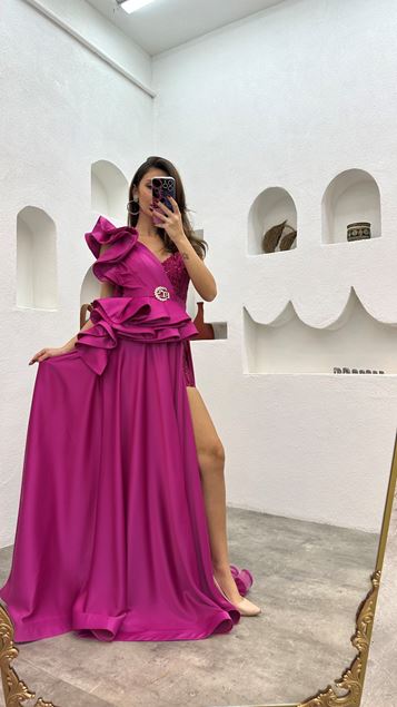 Fuchsia One Shoulder Flounce Draped Satin Robe de soirée