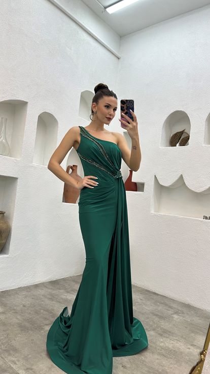 Zümrüt Tek Omuz İşlemeli Beli Motifli Abiye Elbise