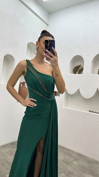 Zümrüt Tek Omuz İşlemeli Beli Motifli Abiye Elbise