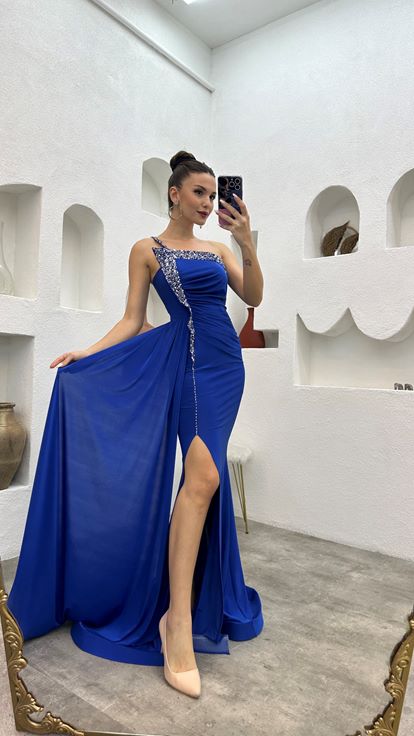 Saks Brodé Satin Robe de soirée avec bretelles