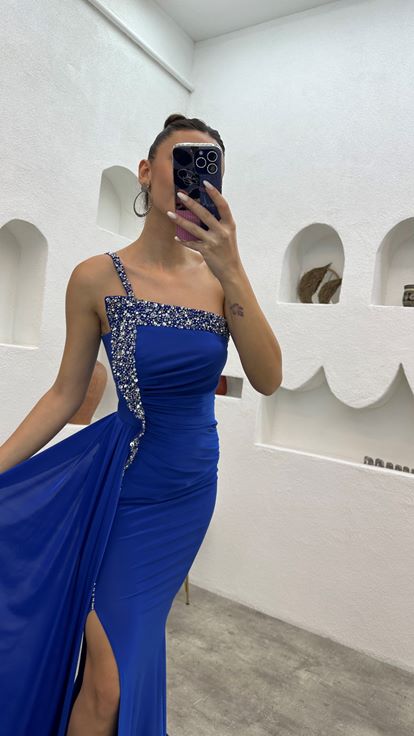 Saks Brodé Satin Robe de soirée avec bretelles