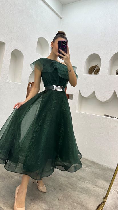 Zümrüt Volanlı Kemerli Midi Boy Tül Abiye Elbise