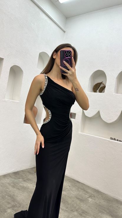 Siyah Beli İşlemeli Tek Omuz Saten Abiye Elbise