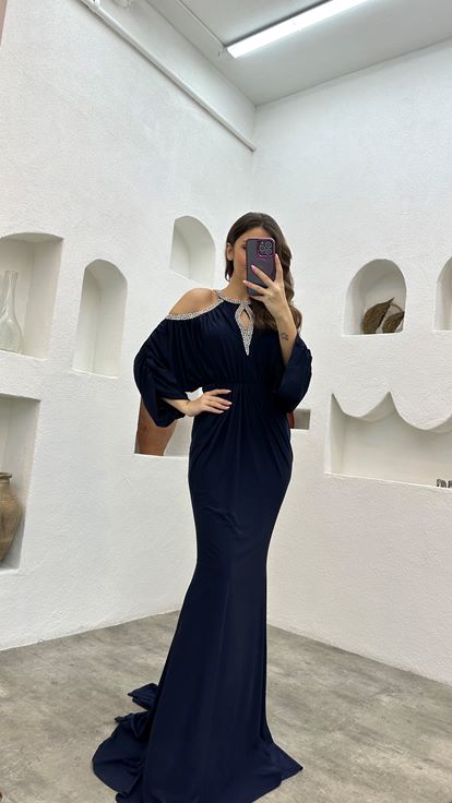 Marineblaues  besticktes  gerafftes Satin Abendkleid