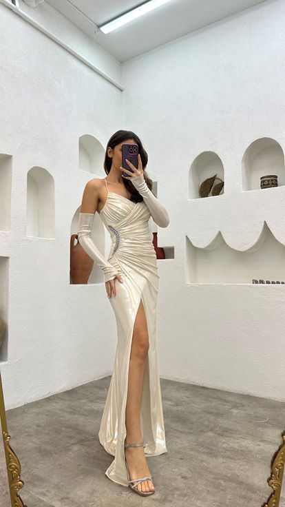 Krem İp Askılı Beli İşlemeli Saten Abiye Elbise