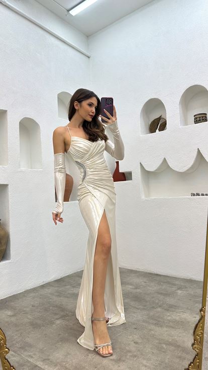 Krem İp Askılı Beli İşlemeli Saten Abiye Elbise