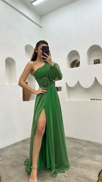 Grünes, einärmeliges Glitzer-Abendkleid mit Blumendetail