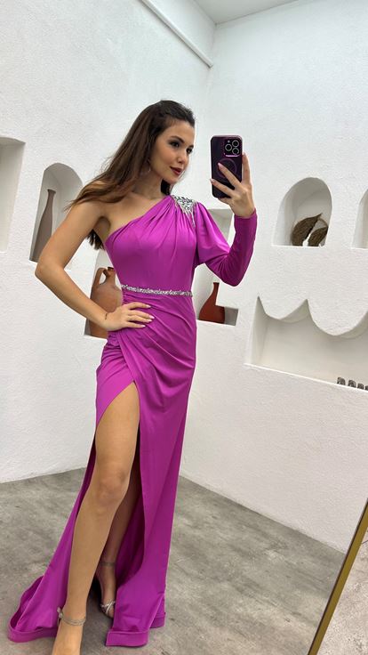 Vestido de noche rosa bordado de una sola manga