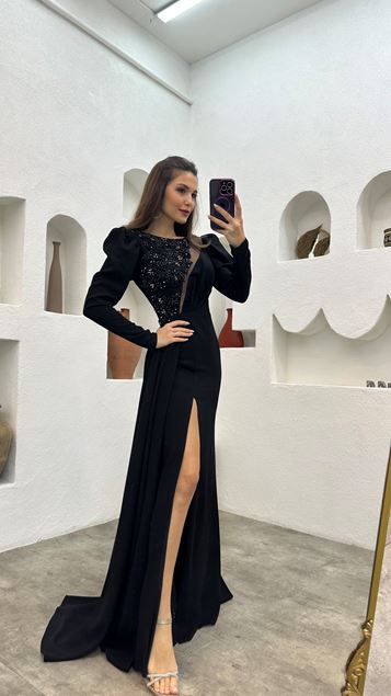 Abito da sera in raso ricamato nero