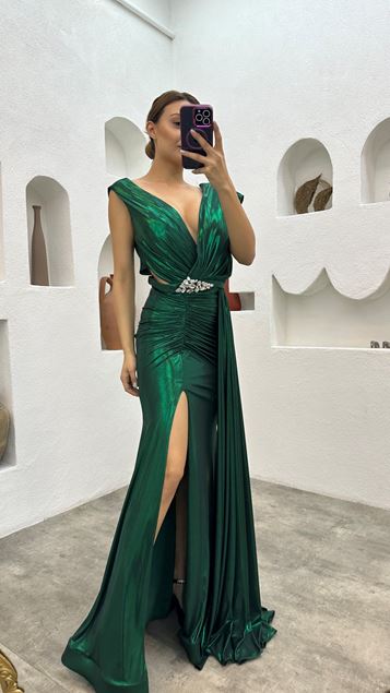 Spilla Smeraldo Camicia raso Abito da sera