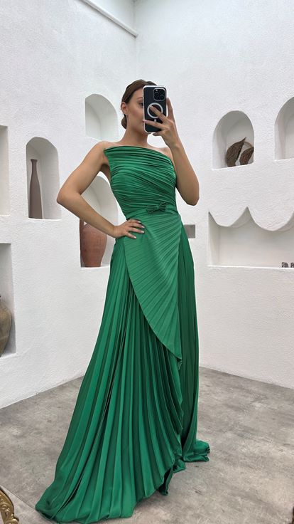 Yeşil Kemerli Piliseli Saten Abiye Elbise