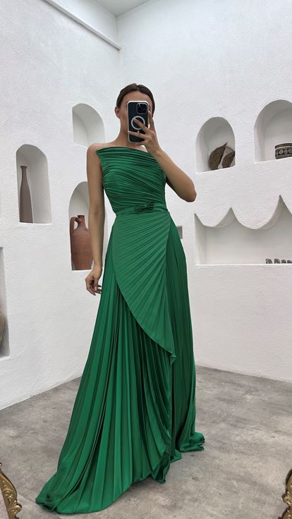 Yeşil Kemerli Piliseli Saten Abiye Elbise