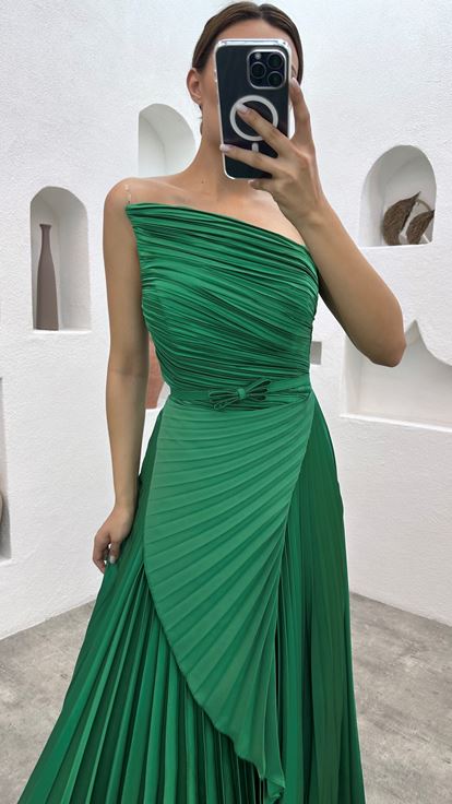 Yeşil Kemerli Piliseli Saten Abiye Elbise