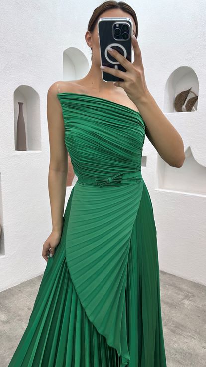 Yeşil Kemerli Piliseli Saten Abiye Elbise