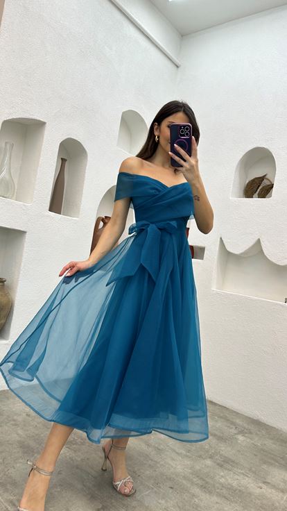 Türkisfarbenes  tailliertes Tüll Abendkleid mit U Boot Ausschnitt