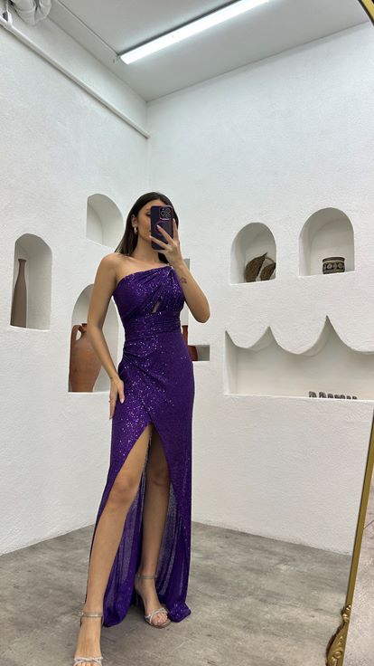 Mor İşlemeli Drapeli Pul Payet Abiye Elbise