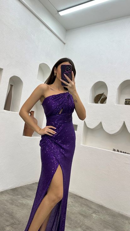 Mor İşlemeli Drapeli Pul Payet Abiye Elbise